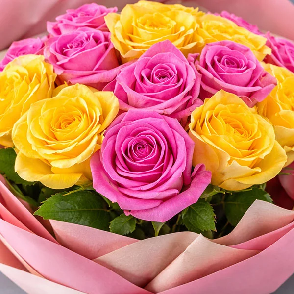 Карибский закат - букет из желтых и розовых роз